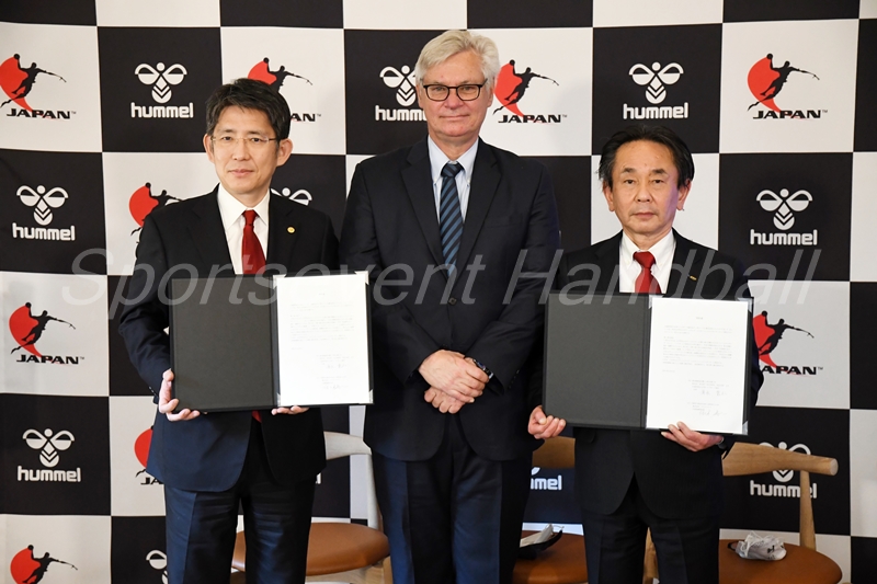 左から湧永日本協会会長、イェンセン大使、佐々木エスエスケイ代表取締役社長
